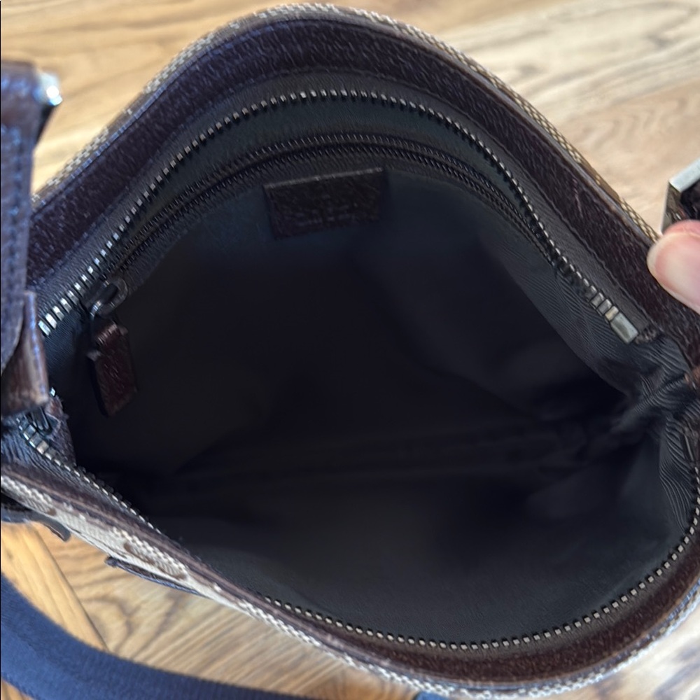 Gucci GG Canvas Messenger Monogram Bag - Picture 6 of 13